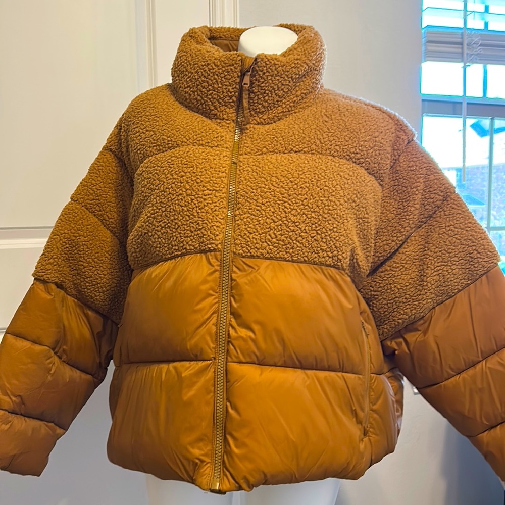 OLD NAVY Women's Short Sherpa-Paneled Puffer Jacket size 3X